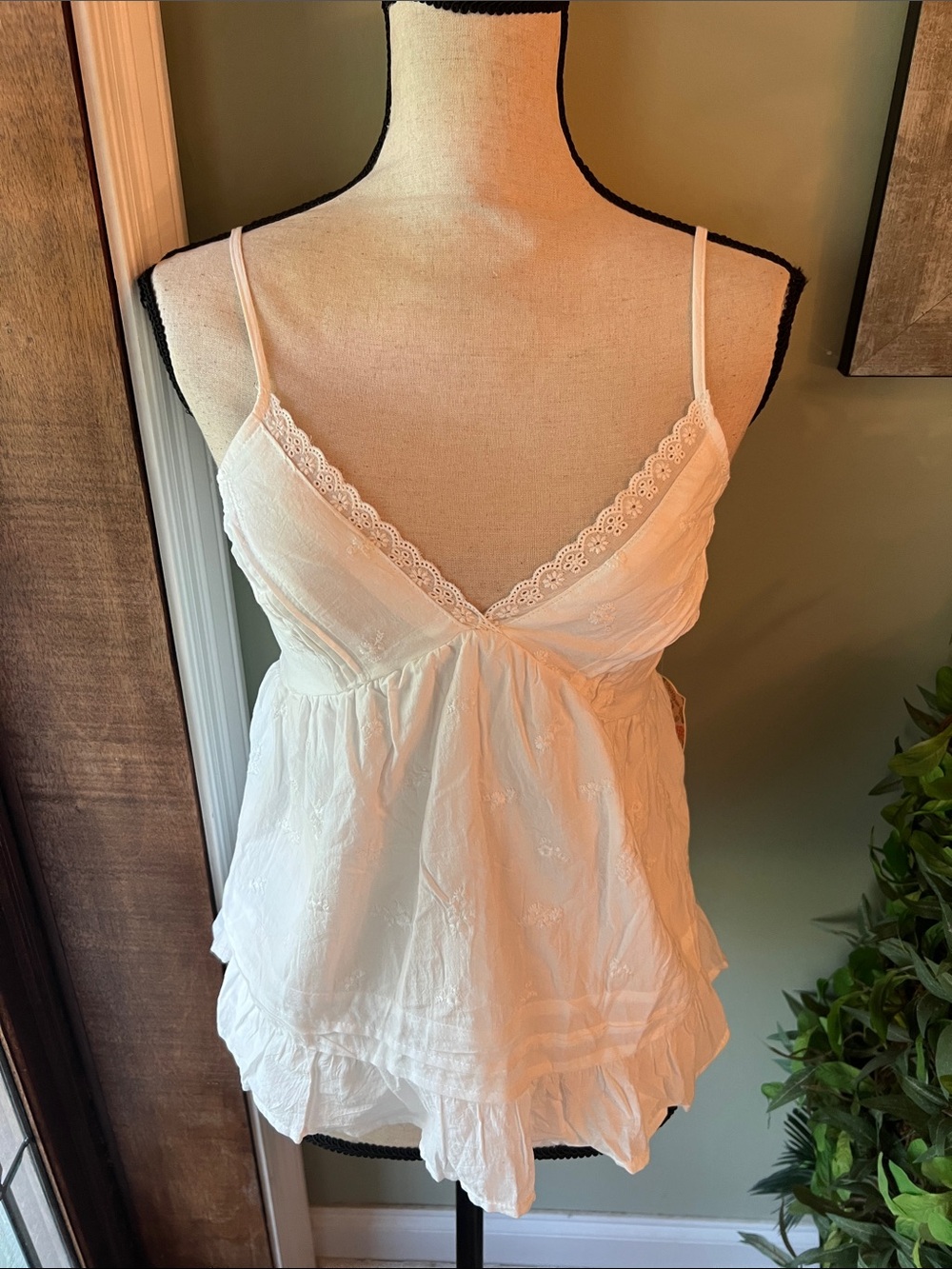 Amber Sky White Lace Trim Spaghetti Strap Cami Top